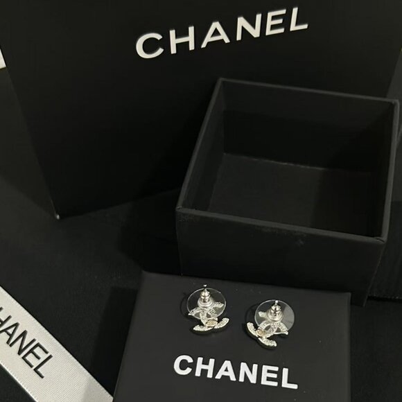 Chanel classic silver double C earrings - Picture 4 of 4
